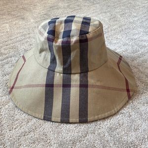 NWOT Authentic Burberry Bucket Hat